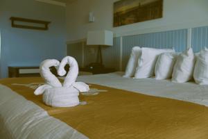 King Bed Room With Whirl Pool Tub Ocean Front- Third Floor room in Blue Heron Motel