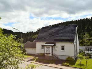 Detached holiday home in Deifeld with balcony, covered terrace a