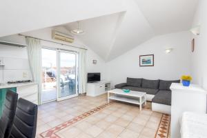 Apartments with WiFi Rovinj - 9702