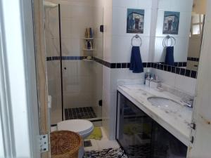 Excelente casa em Angra dos Reis condomínio com praia e piscina.