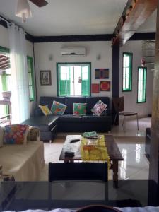 Excelente casa em Angra dos Reis condomínio com praia e piscina.