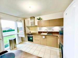 Appartements L'atelier Chic - Wifi fibre - Parking privee - Balcon - NETFLIX : photos des chambres