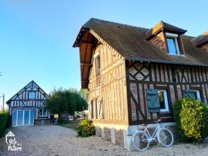 Maisons de vacances Cottage normand chaleureux avec piscine : photos des chambres