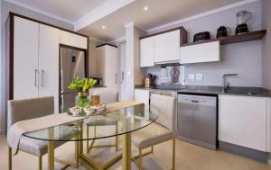 Sandton Smart Apartment Fourteen