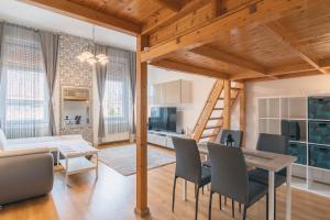 Bright Nest Liszt Academy