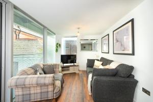 Free Parking Balcony Modern 2 Bed CityCentre