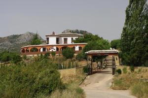 Cortijo Los Arcos - Lujo rural con piscina y vistas espectaculares en Málaga