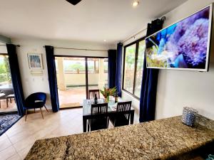Amazing Oceanview rooftop terrace walk to beach