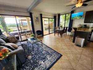 Amazing Oceanview rooftop terrace walk to beach