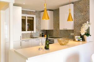 Agua V & seasonal pool by ELE Apartments