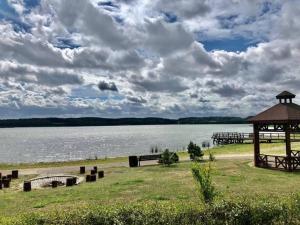 Dom nad jeziorem Wiejskim