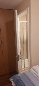 Delightful home stay - Double ensuiteroom.