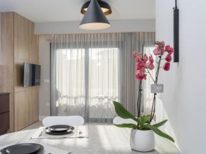 Evans Luxurious Apartment 3