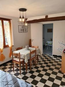 Maisons de vacances Agreable maison de plain pied avec cour et parking : photos des chambres