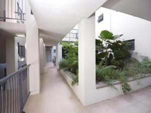 3 bedroom 2 bath apartment in Cairns Queensland