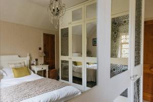 STATION COTTAGE - Unique Accommodation with River Flowing through Garden