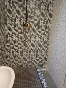 Aloha Menlyn Lodge Ensuite Rooms with showerwith own entrance and unlimited free WiFi