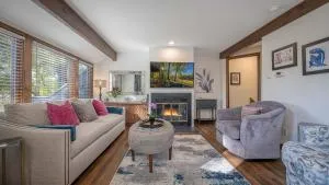 Three Kings and A Little Bling - Elizabeth