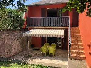 Joli appartement avec terrasse et jardin - vue sur montagne - Beaudéan