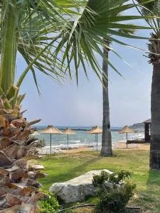 Blue Retreat Suites by the Sea - Ayios Efstathios