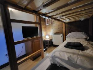 Maisons de vacances Cascades, 3 bedroom chalet with shared pool. : photos des chambres