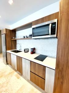 1BR condo de lujo a pasos del mar y de la 5ta avenida