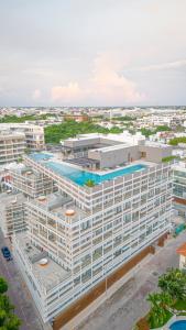 1BR condo de lujo a pasos del mar y de la 5ta avenida