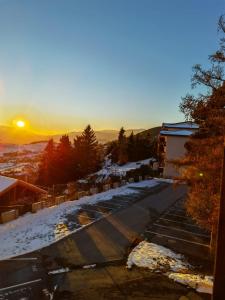 Studio avec vue panoramique sur la montagne