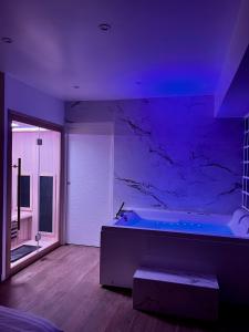 Love hotels Bulle Evasion : Suite avec Jacuzzi