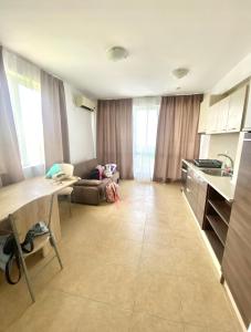 1 Bed modern Sea View Apartment in Aparthotel