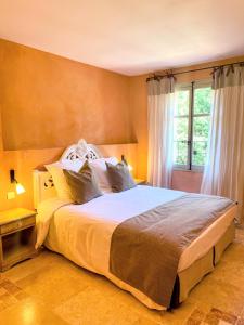 Hotels Le Mas des Gres & Sous les Platanes : photos des chambres