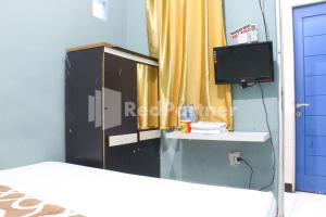 Snow White Residence near Grogol Mitra RedDoorz