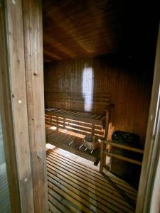 Modern Hotel-type Studio near Greenbelt Netflix 100mbps