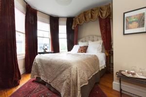 Deluxe Queen Room: The  Ross Room room in 10 Clarke