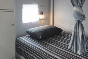 Giường trong Phòng ngủ tập thể Nữ 4 Người (Bed in 4-Bed Female Dormitory Room)