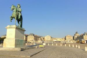 Appartements T2 au calme a 2 min a pied du Chateau - Le Versaillais : photos des chambres