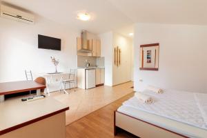 Apartments Serafimoski