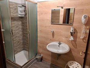 Double or Twin Room with Shared Bathroom room in B&B Empire 1970