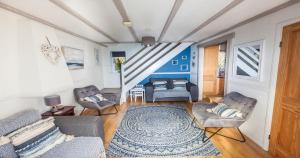 Poachers & Old Toms, Ivy Tower Holiday Cottages