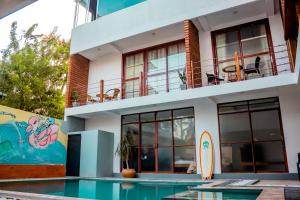 Surf & Party Weligama