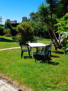 Maisons de vacances Gite 2 personnes 700m de la plage : photos des chambres