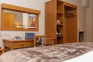 Deluxe Double Room room in Tara Lodge