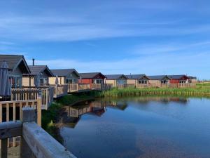 Lakeside Retreat at The Bay Filey, sleeps 4, 2 non-shedding dogs welcome for free