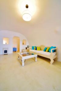 Superior Suite with Caldera View room in Chroma Suites