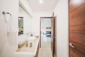 Casa Tita, amazing views with Private Pier, Bar & Jacuzzi