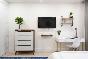 1597-8 Luxury STUDIO Upper East Side W&D