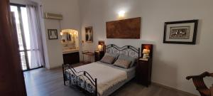 Very central apartment by shops restaurants