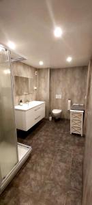 Aurora rooms in shared apartment nr2 We are doing privet Northen lights trips, reindeer trip and Fjord sommaroy trip