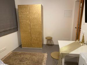 Casa Sciliar Stanza privata gold