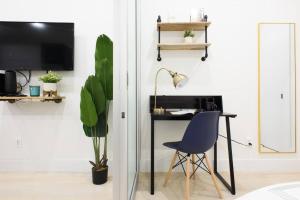 78-2B New furnished 1BR WD walk to Central Park